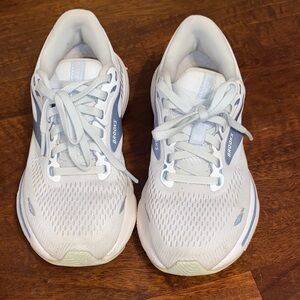 Brooks Adrenaline GTS Women's Sneakers